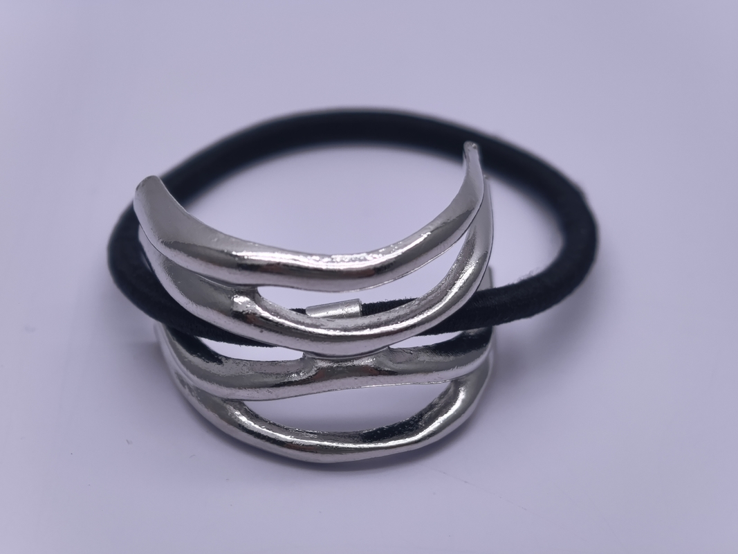 Desenho exclusivo de gravatas elásticas com acessórios de cabelo de metal para mulheres